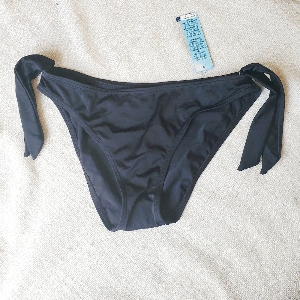 Crystal detail bikini bottom.